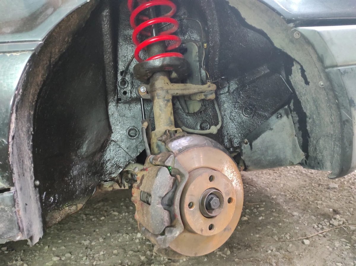 Стойка передняя Audi 80 b3