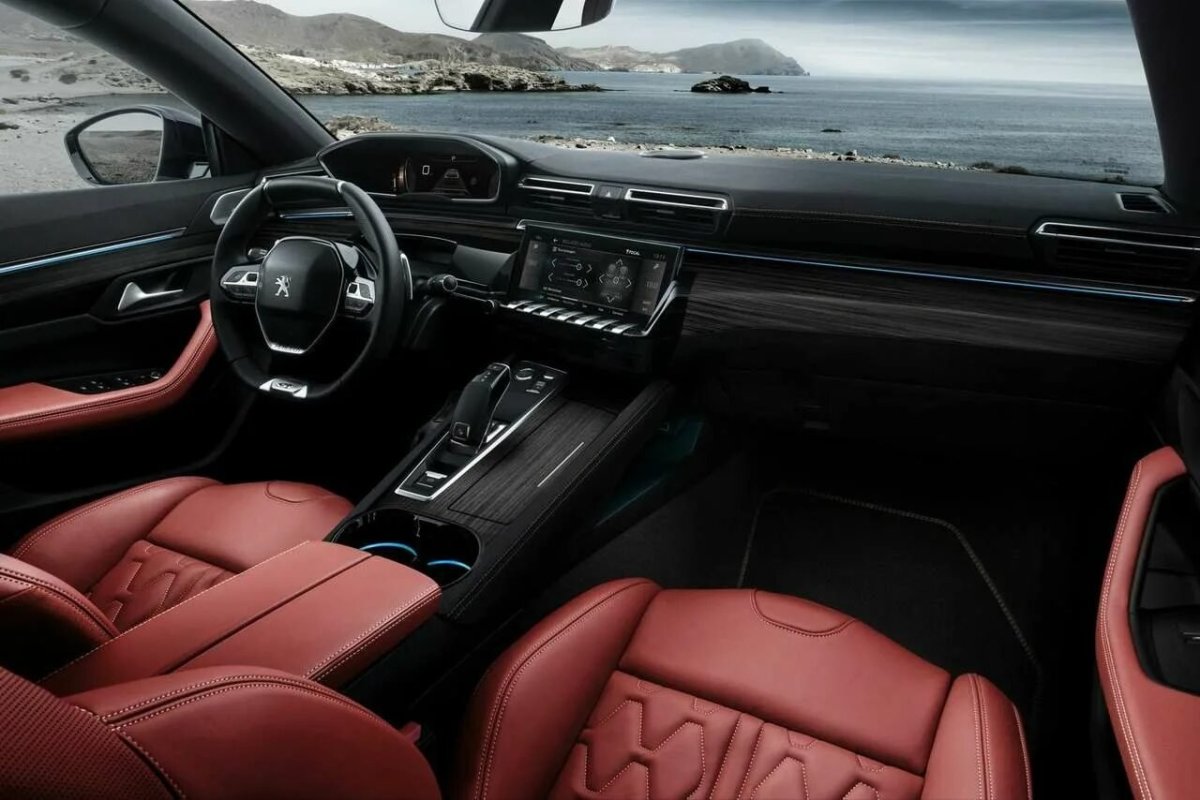 Новый Пежо 508 универсал