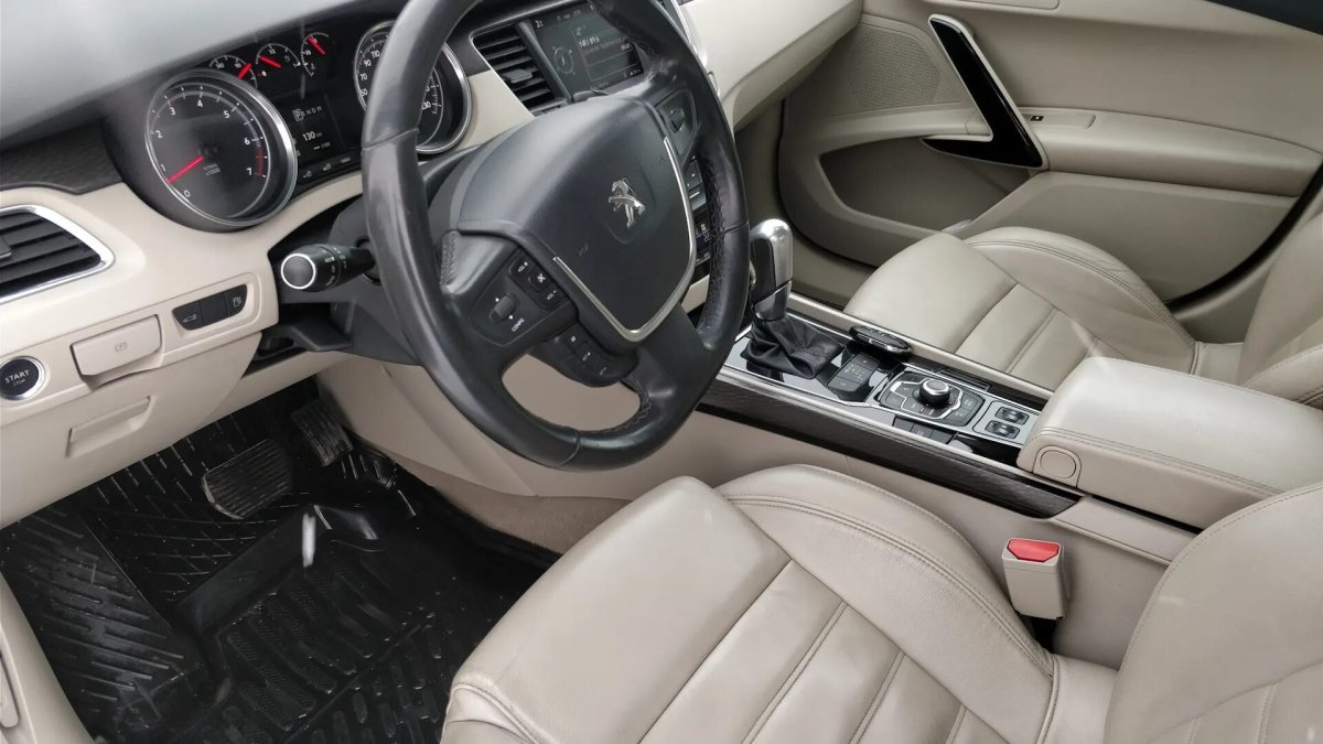 Пежо 508 седан салон