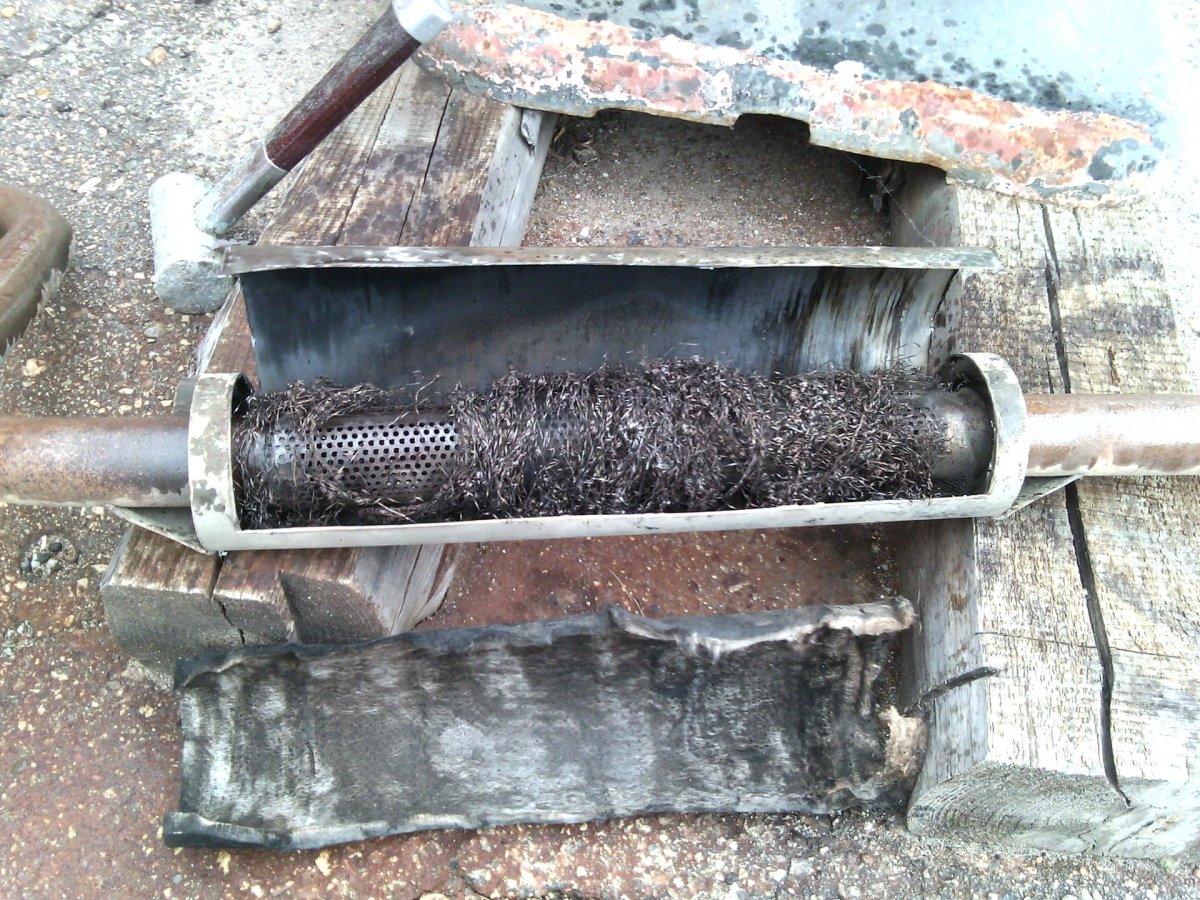 Резонатор ВАЗ 2114 В разрезе