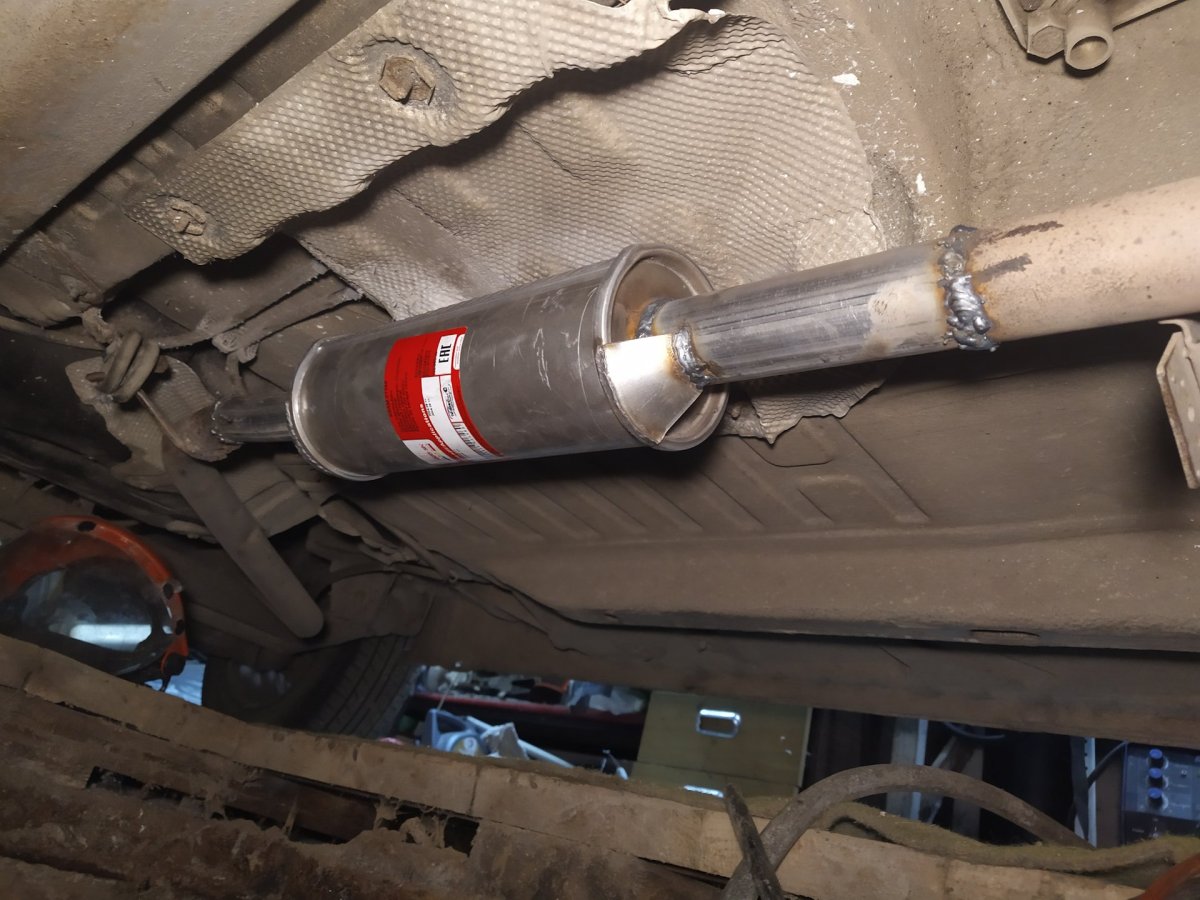 Резонатор Рено Логан 1.4