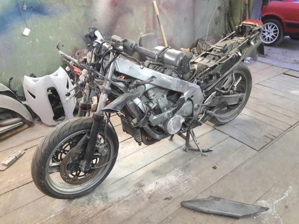 Разбитый Кавасаки ЗЗР 400 авария