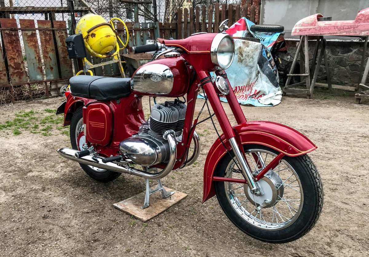 Мотоцикл Ява 350 старушка