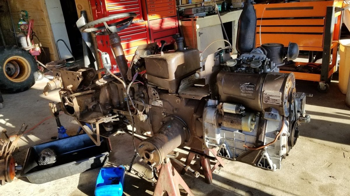 Минитрактор с двигателем Lombardini