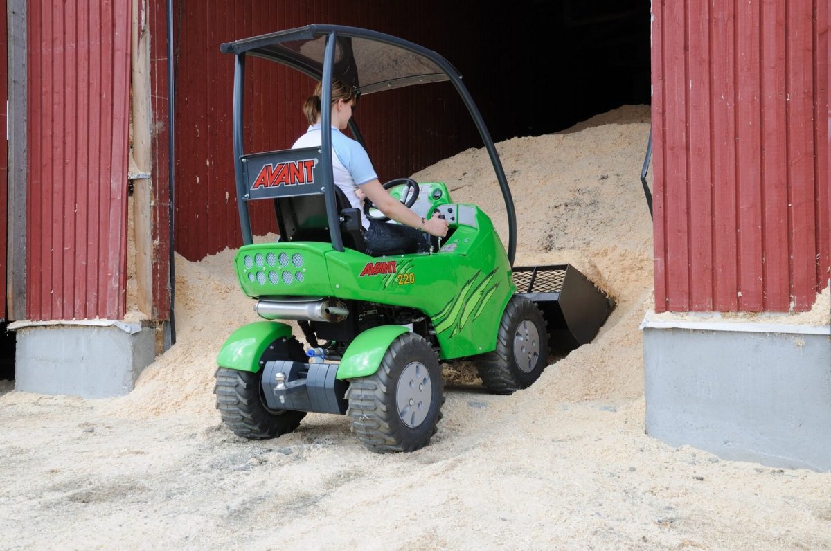 Трактор Авант 220