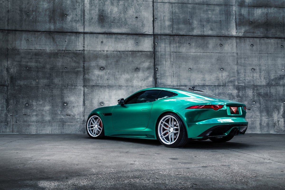 Jaguar f Type stance