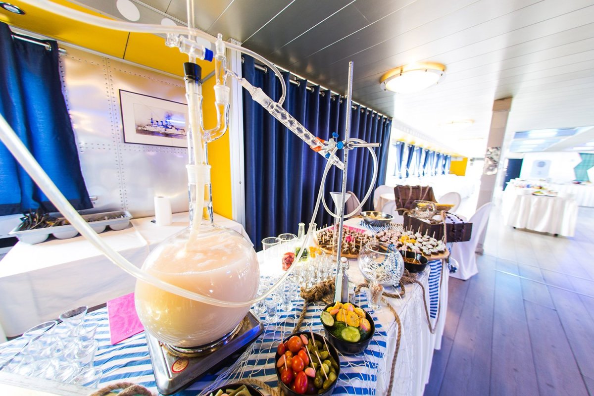 Теплоход Артурс