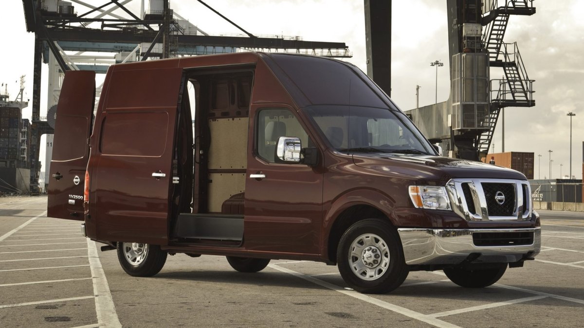 Nissan nv2500