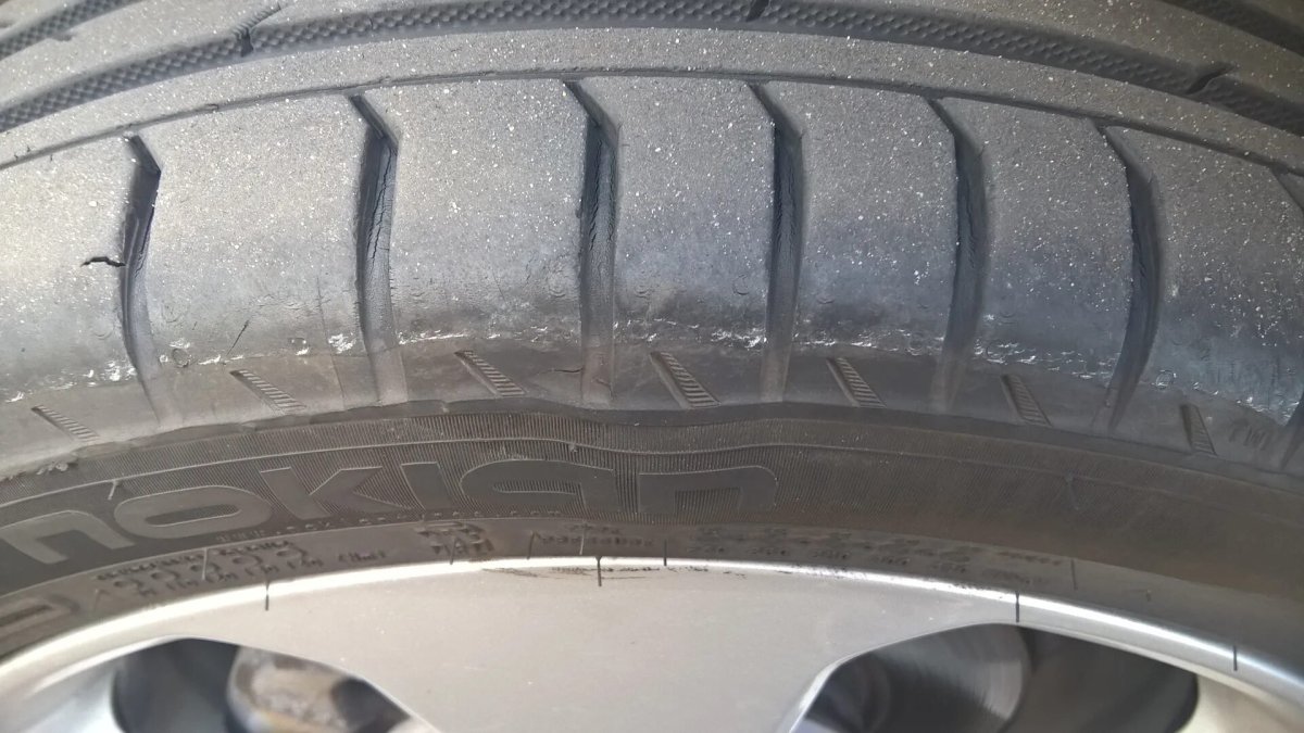 Маленькая грыжа на шине