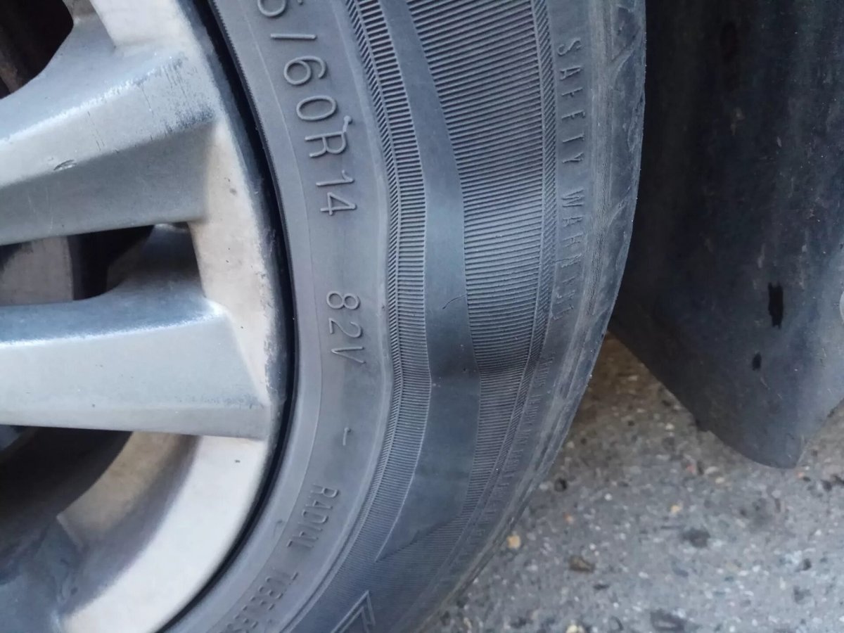 Маленькая грыжа на колесе сбоку