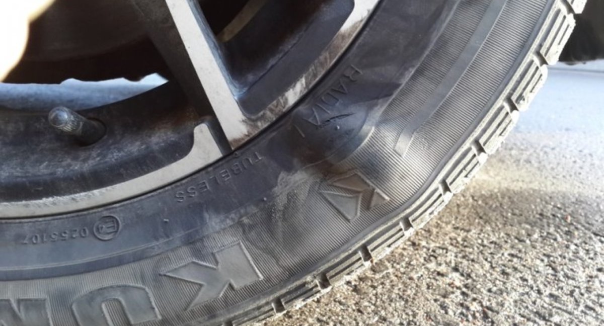 Грыжа автомобильного колеса