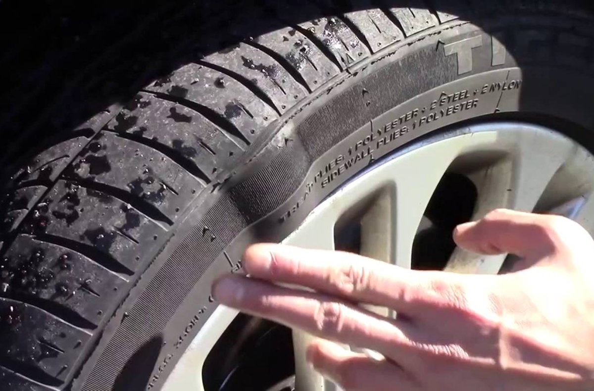 Грыжа на покрышке