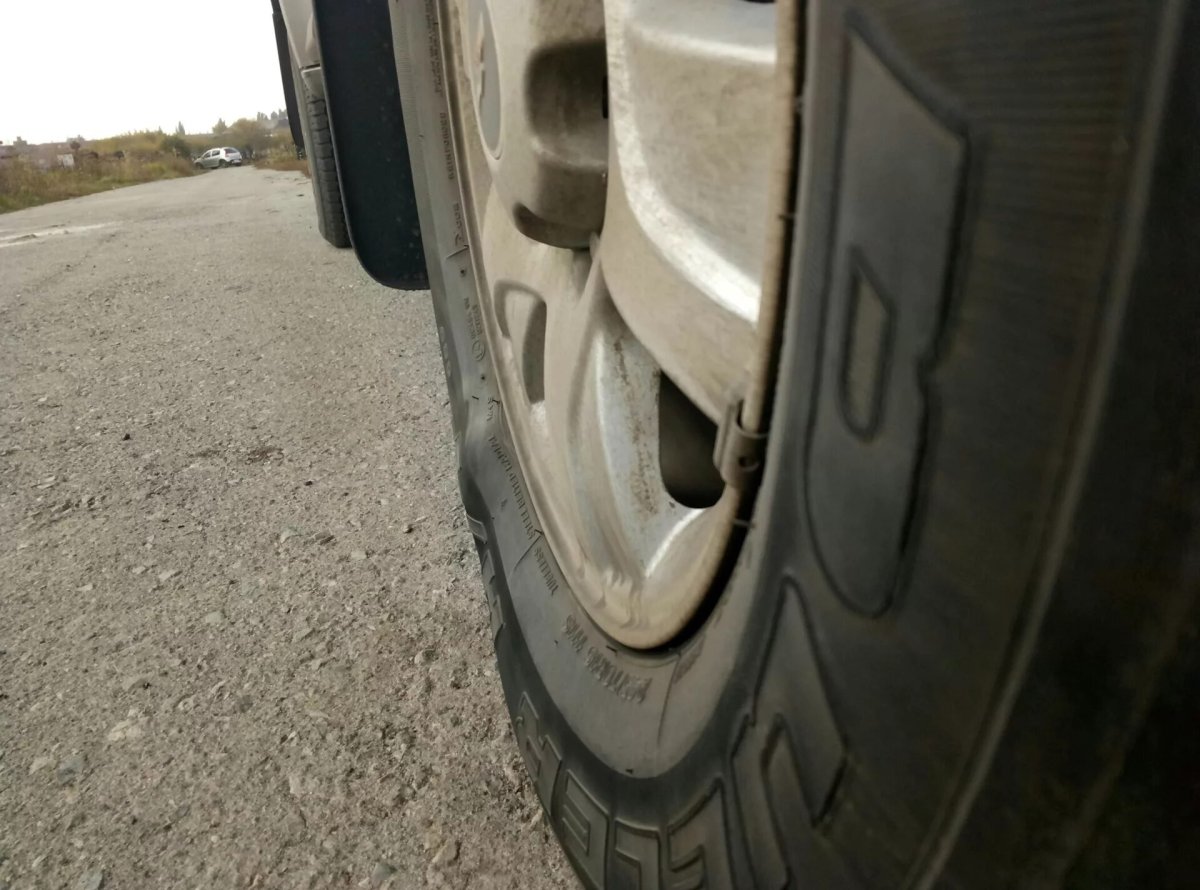 Грыжа на колесе автомобиля