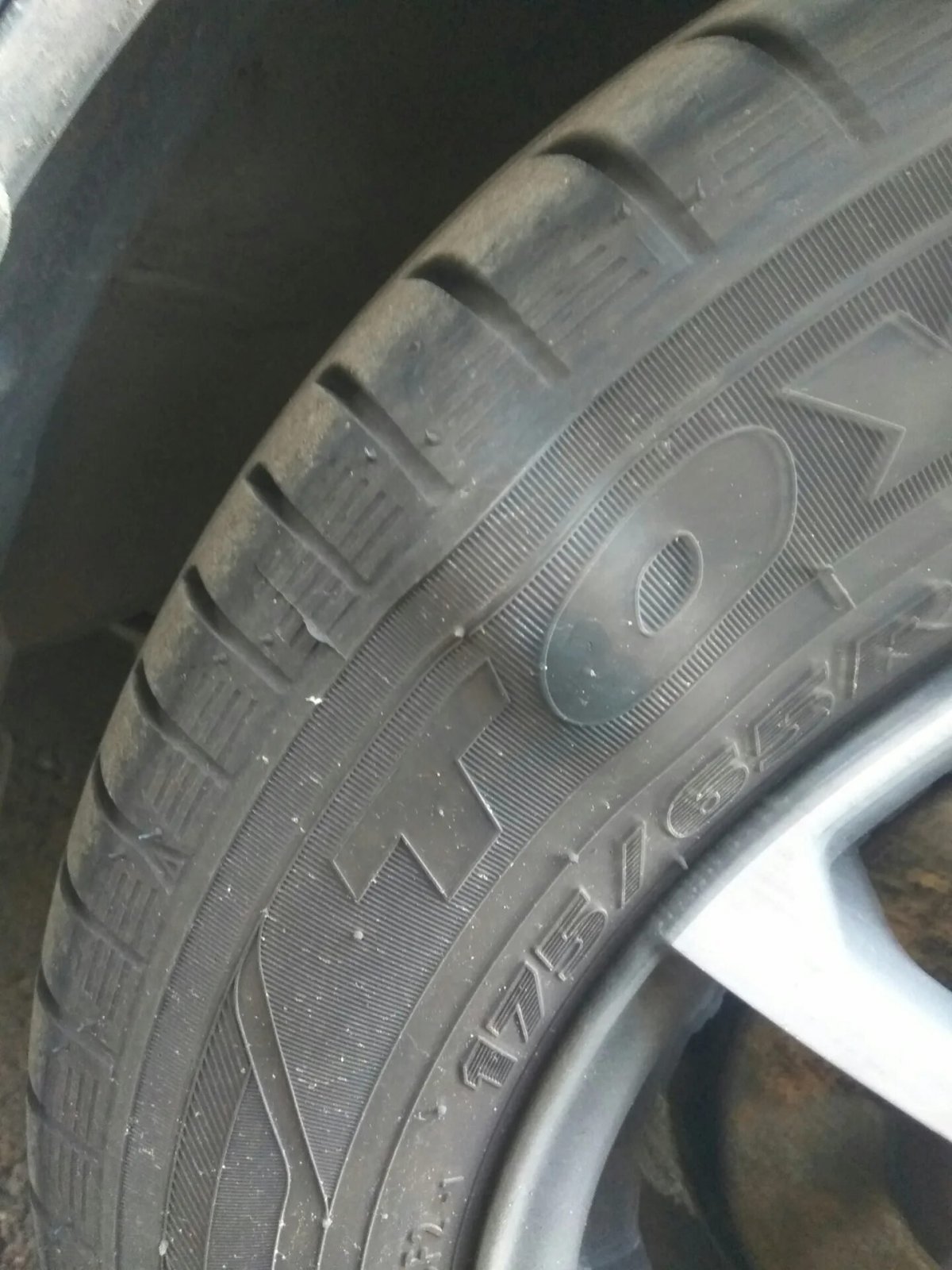 Небольшая грыжа на колесе