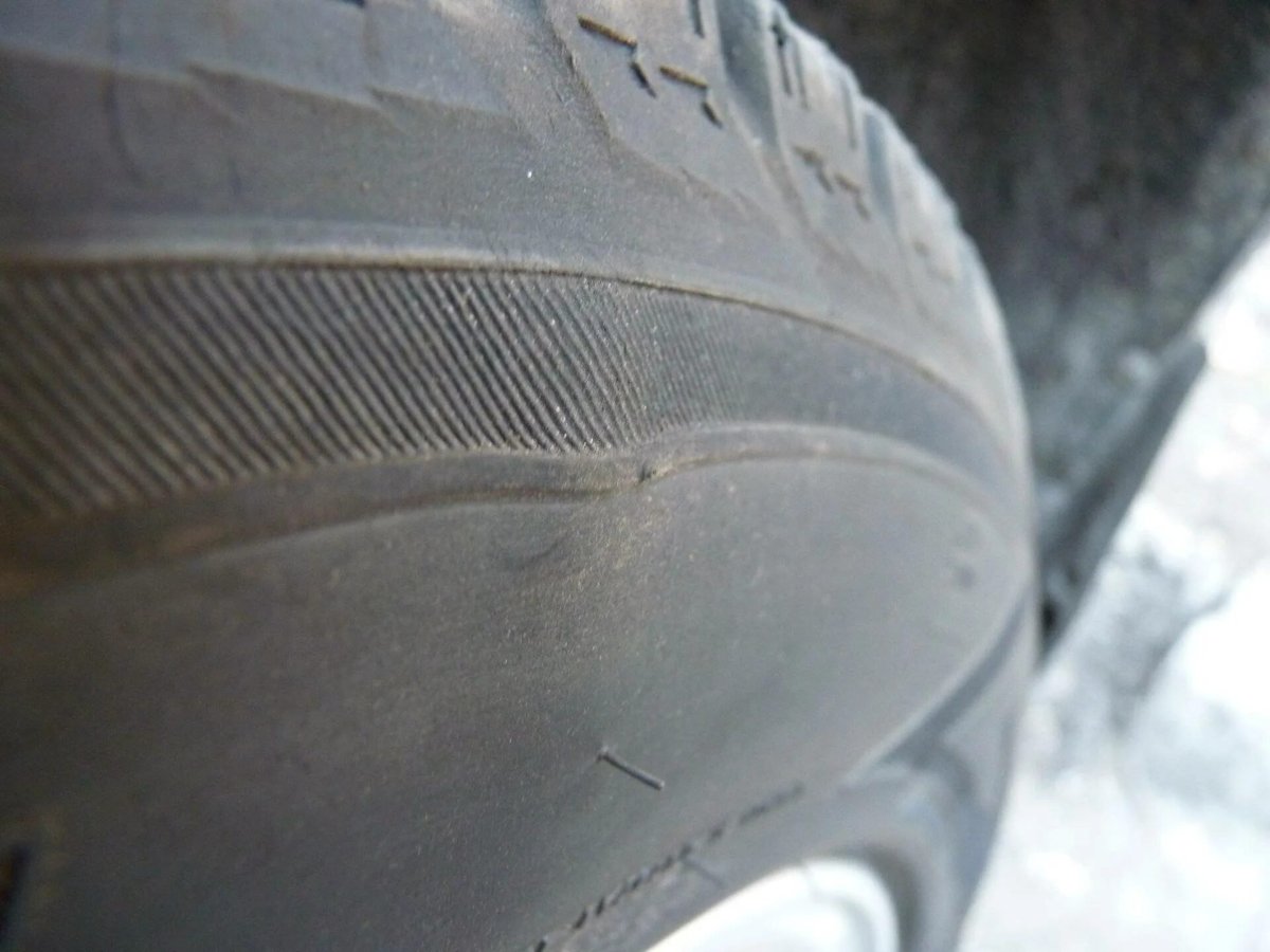 Грыжа на протекторе колеса