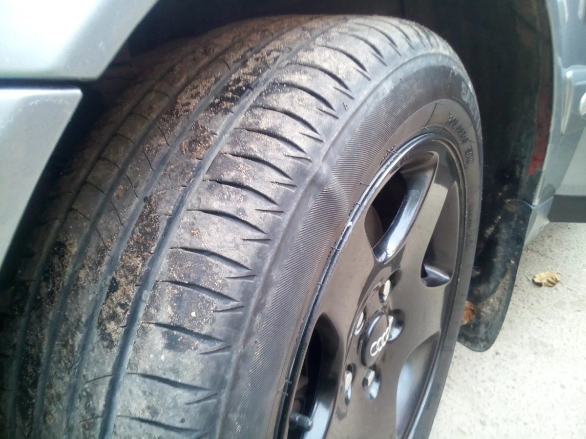 Грыжа небольшая на шине