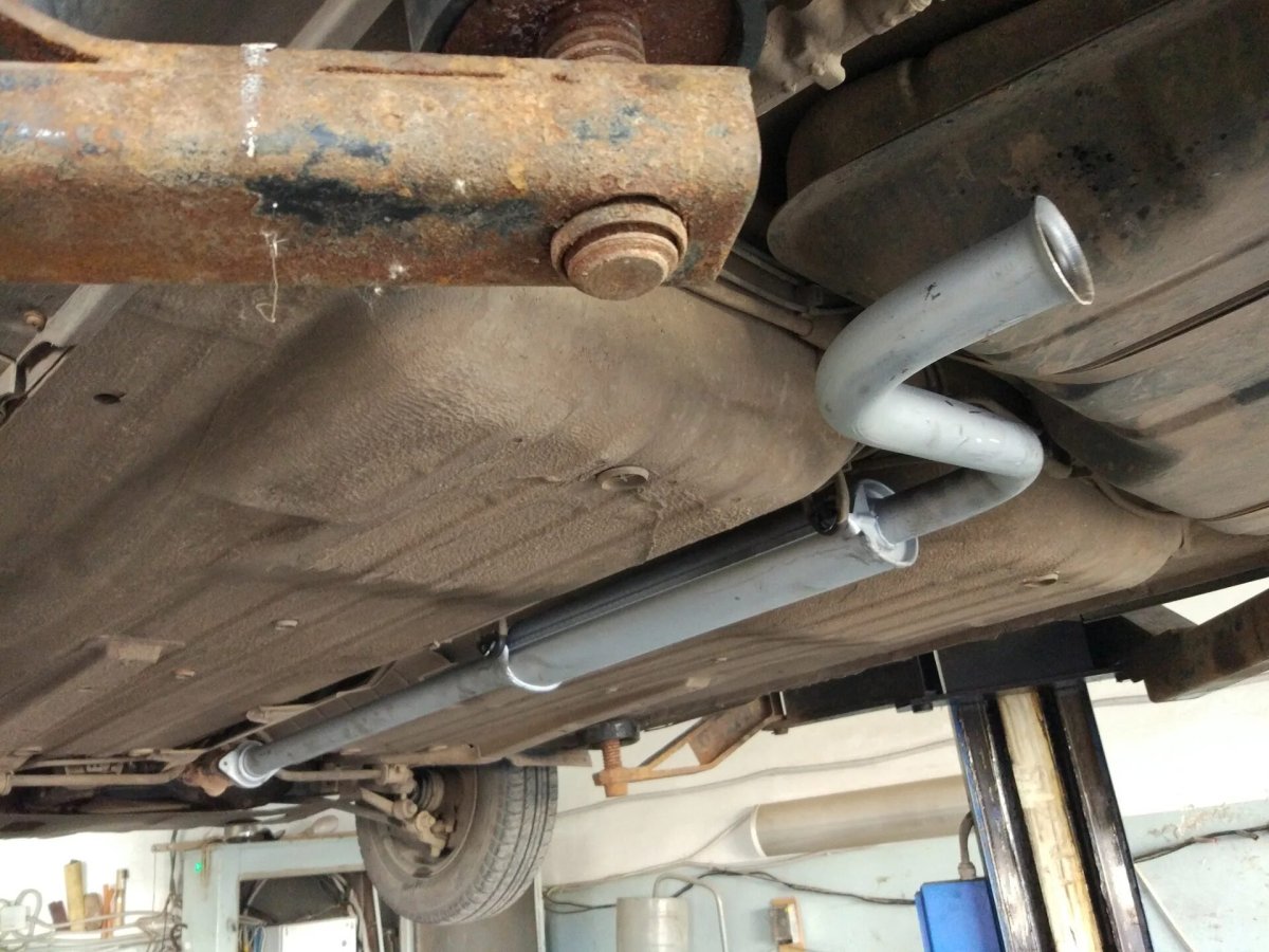 ВАЗ 2114 глушитель снизу