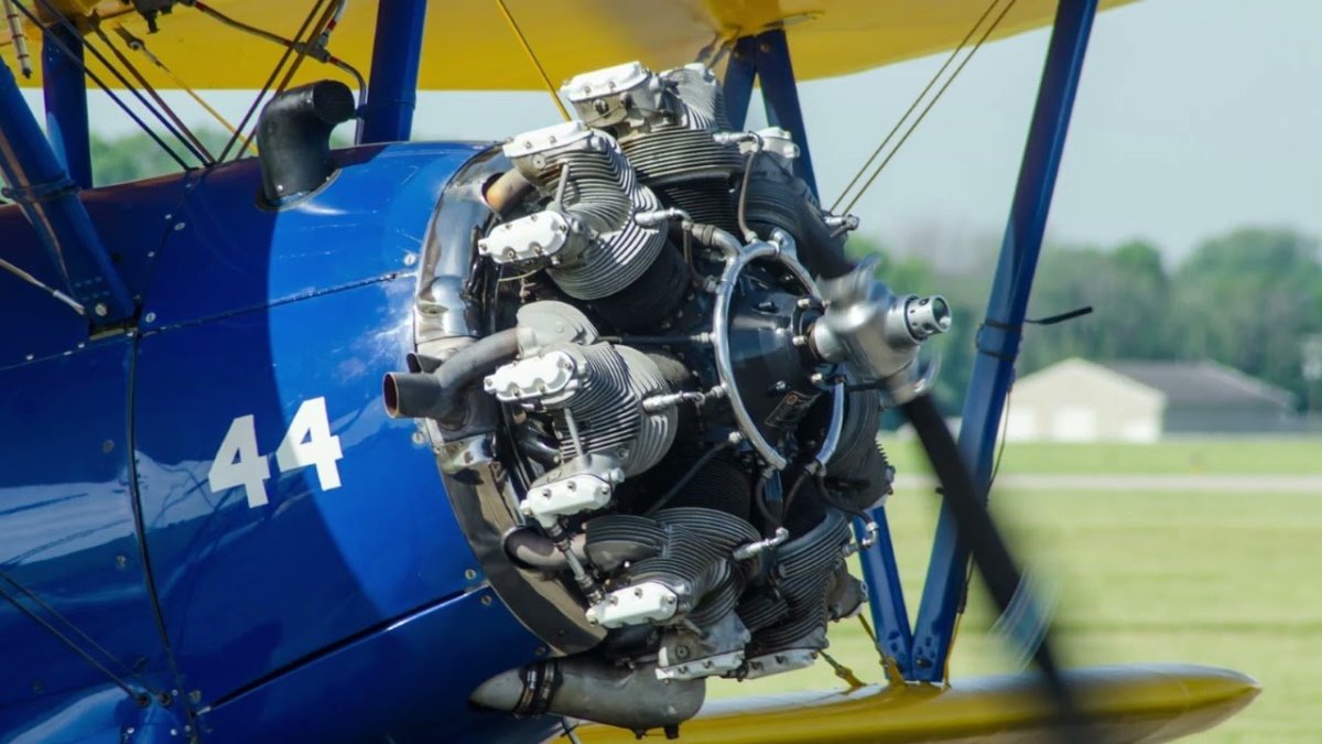 Поршневой авиадвигатель аш82т