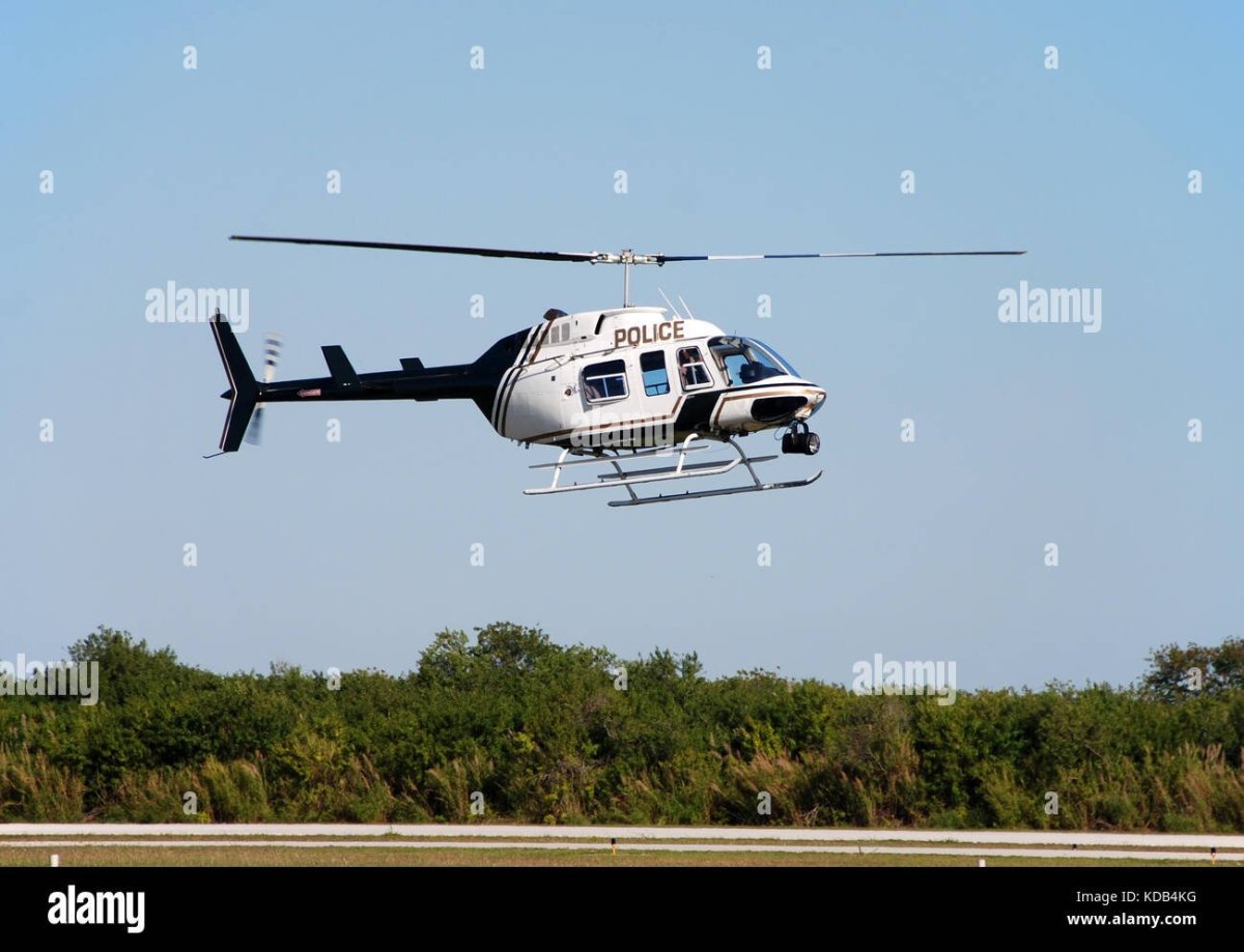 Полицейский вертолет ночью