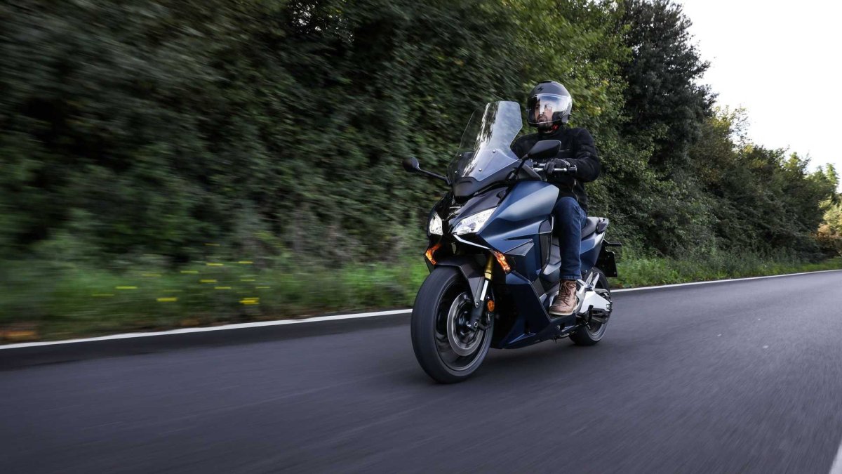 Максискутер Honda Forza 750