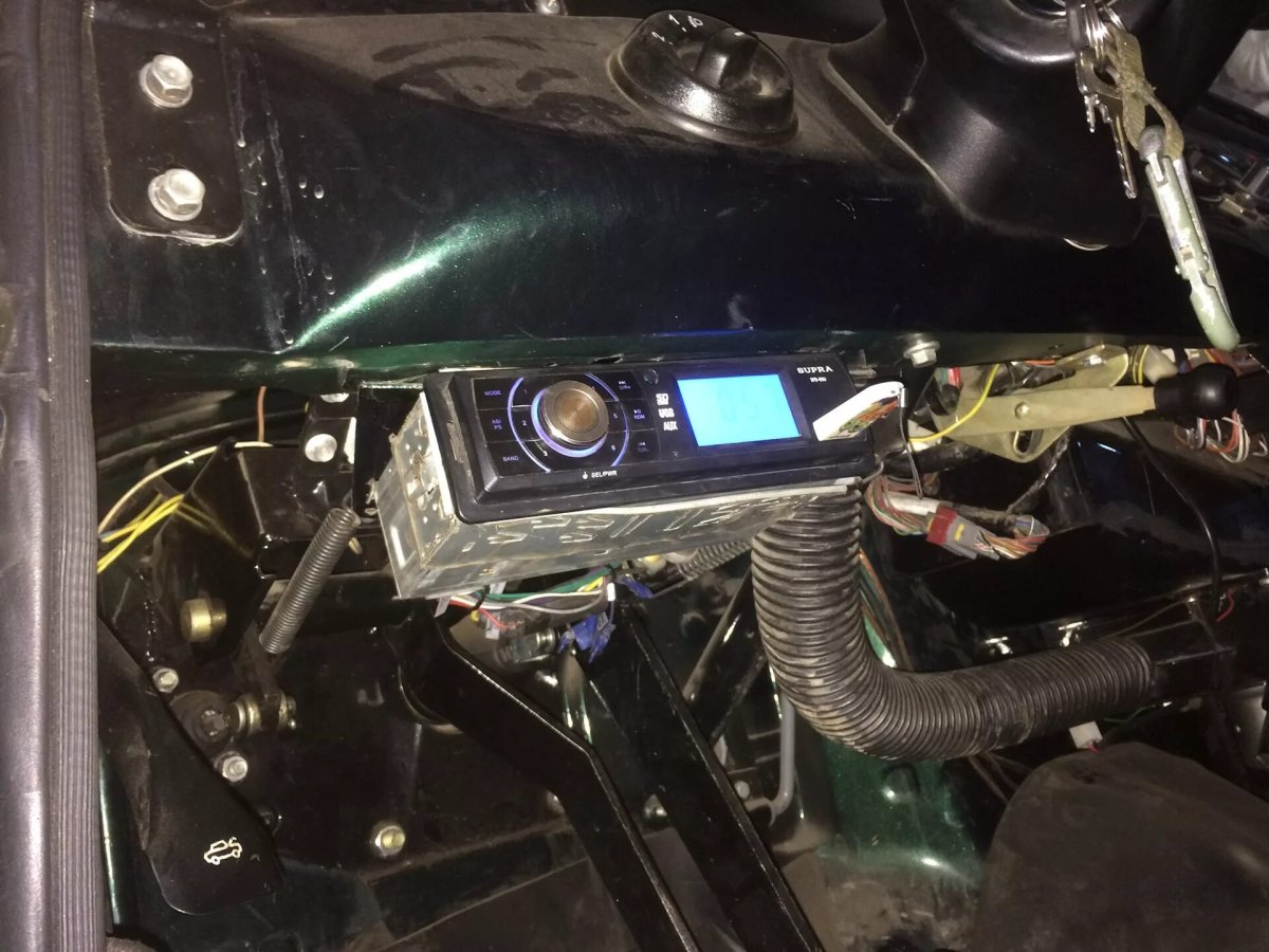 Магнитола в УАЗ Хантер