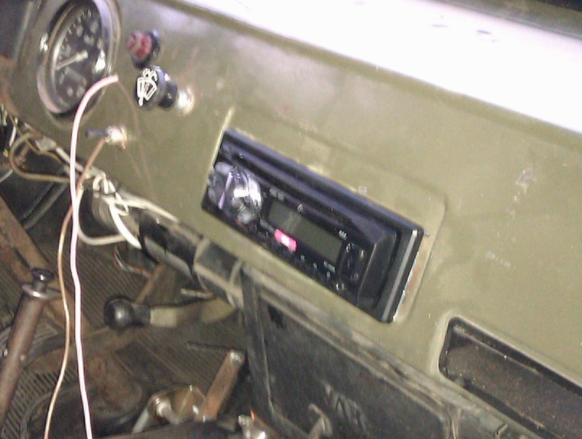 2 Din в УАЗ 452
