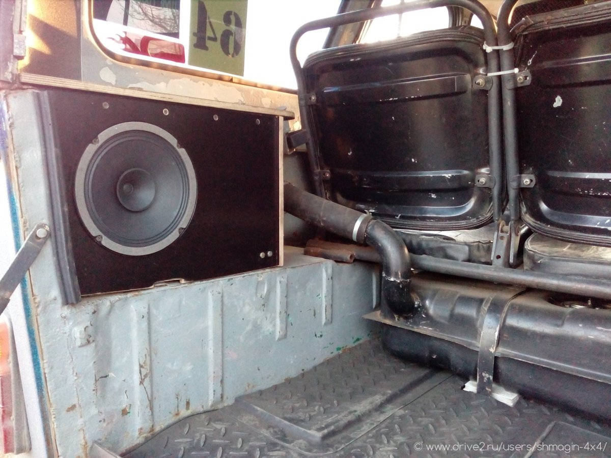 Сабвуфер в УАЗ 469