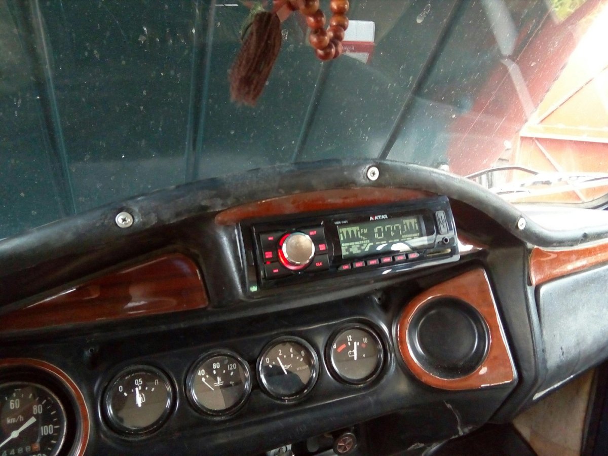 Большая магнитолы в УАЗ 469