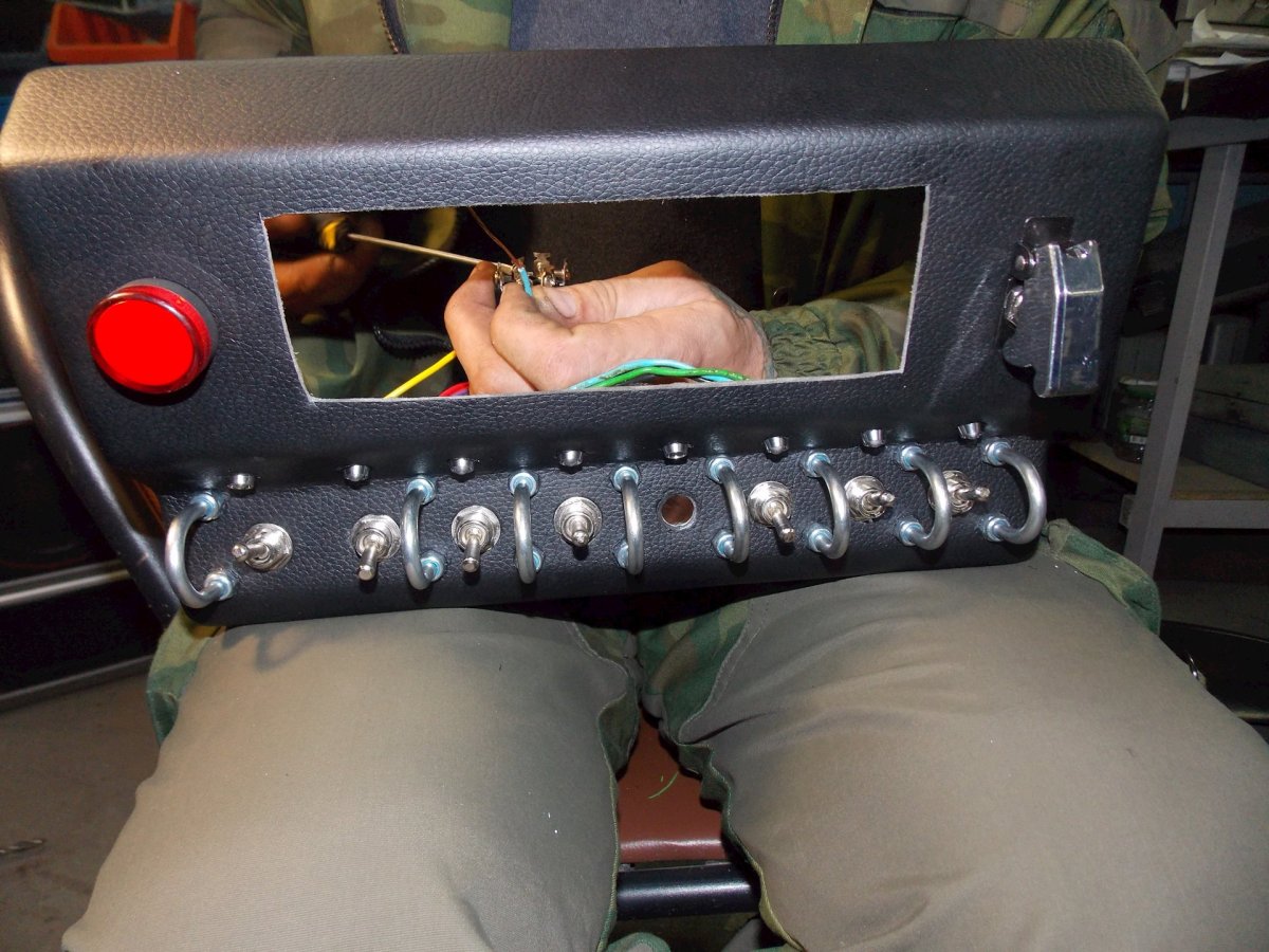 Консоль под магнитолу УАЗ Хантер