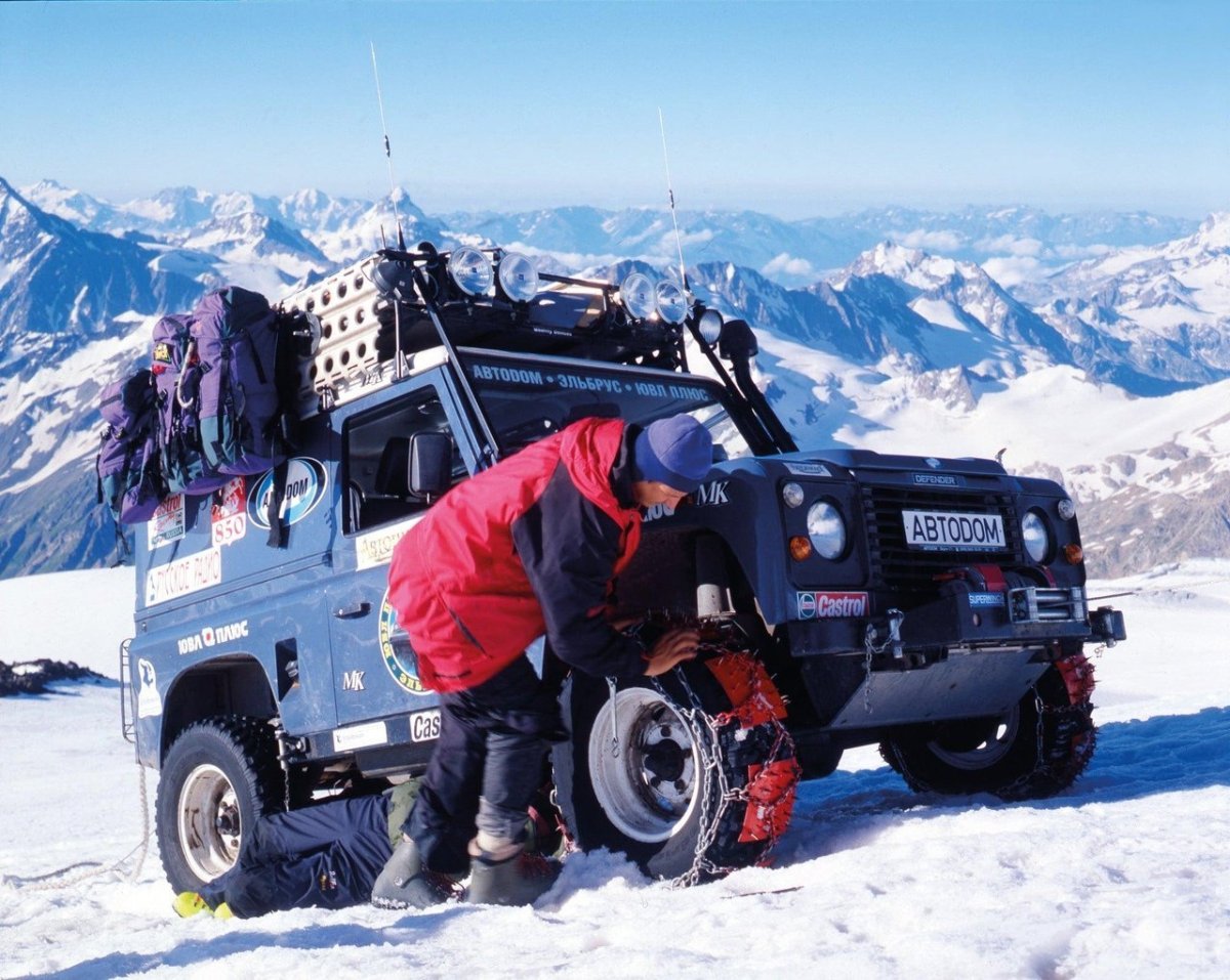 Ленд Ровер Дефендер на Эльбрусе