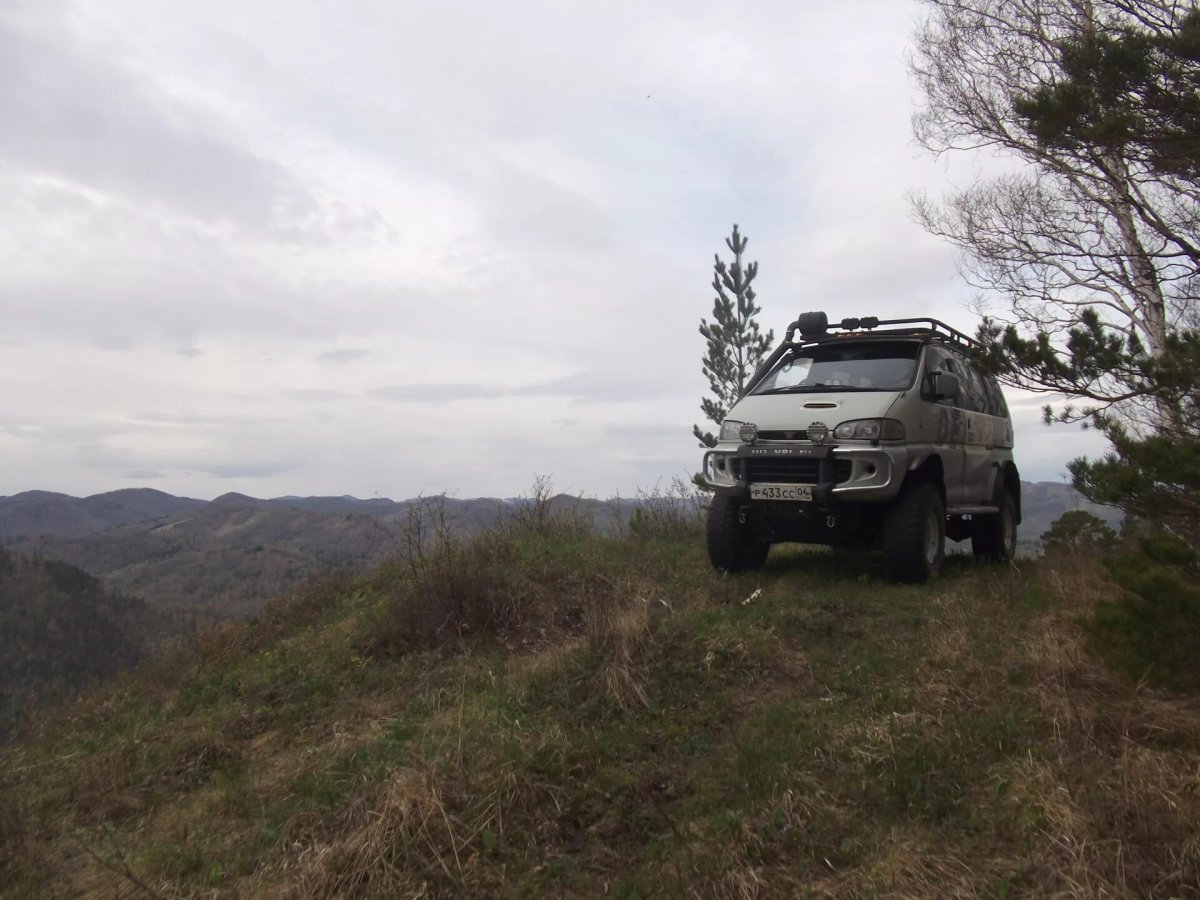 Mitsubishi Delica горы
