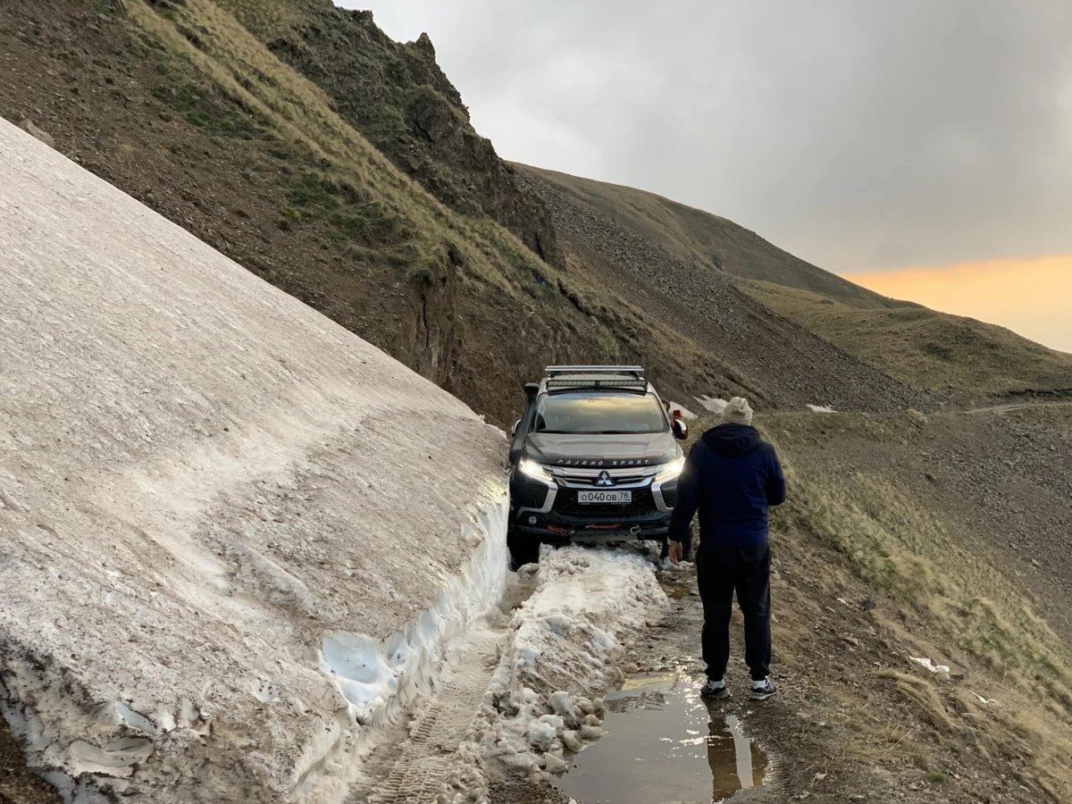 Ланд круизер в горах Кавказ