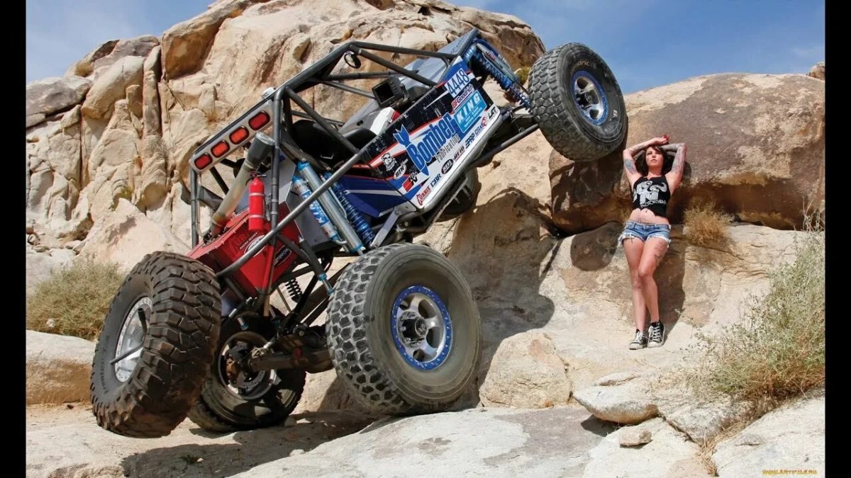 Девушка на багги