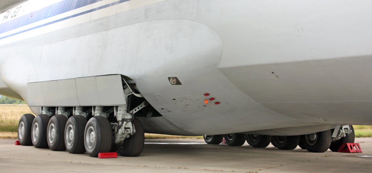 АН-124 шасси