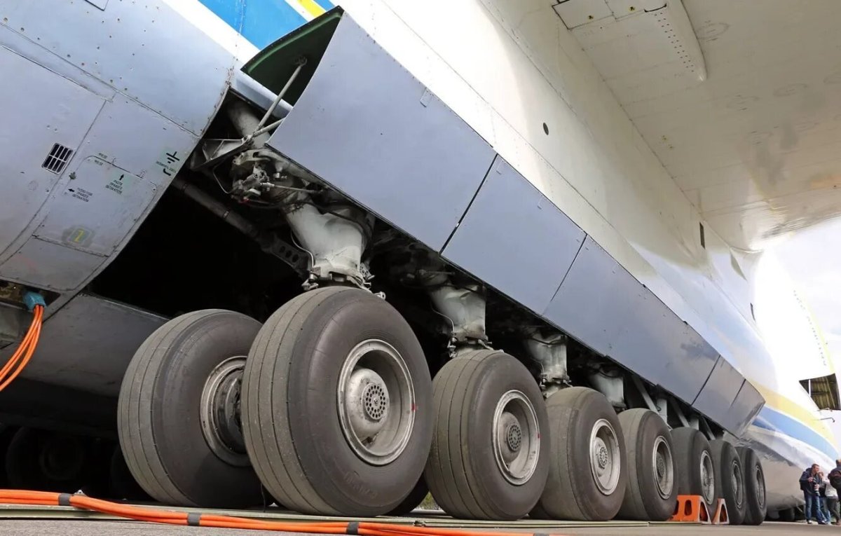 АН-225 Мрия шасси
