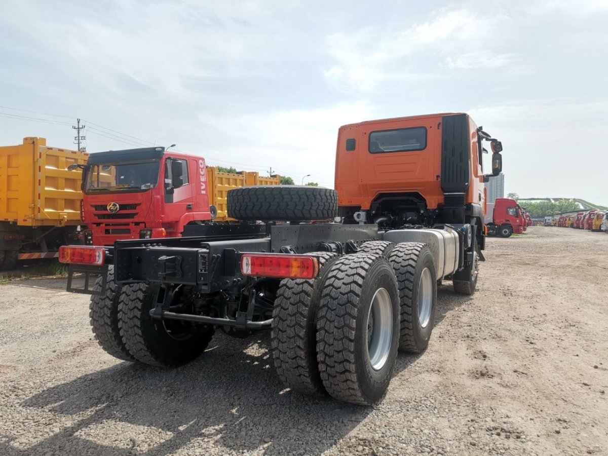 Тягач Hongyan 6х4 430