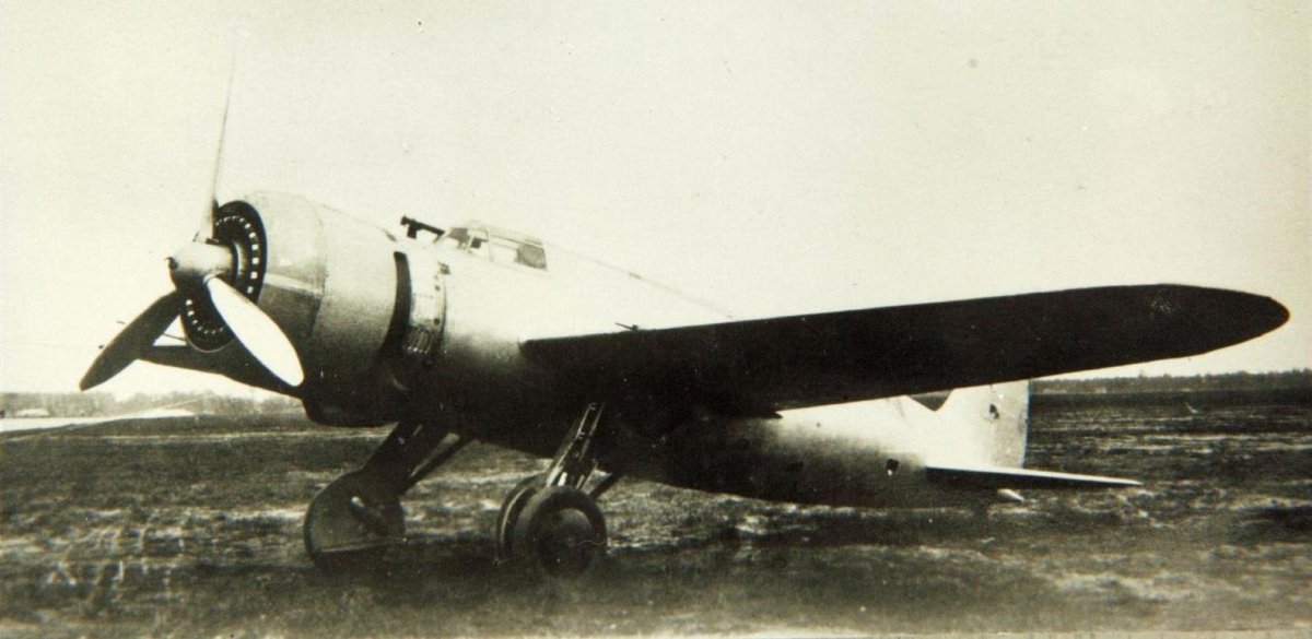 Самолет р-9