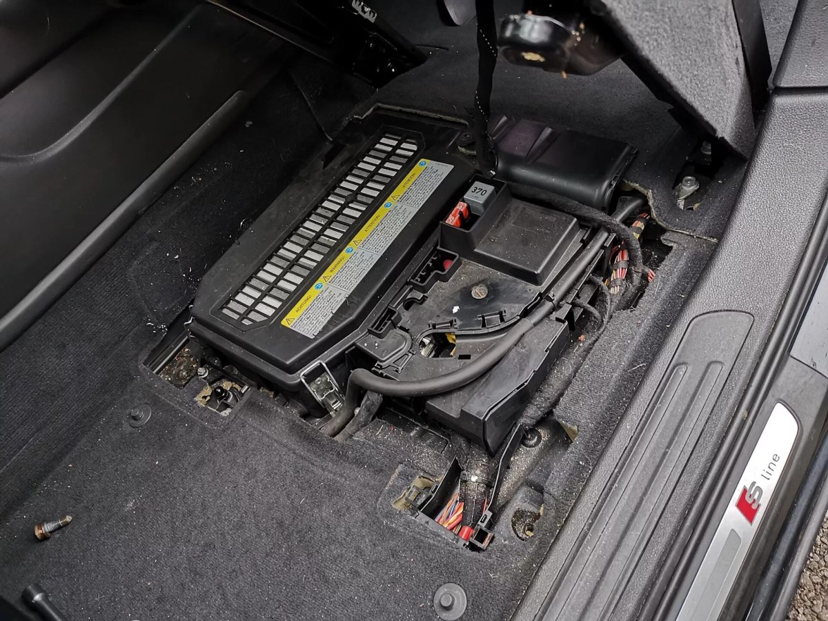 Аккумулятор Ауди q7 2008