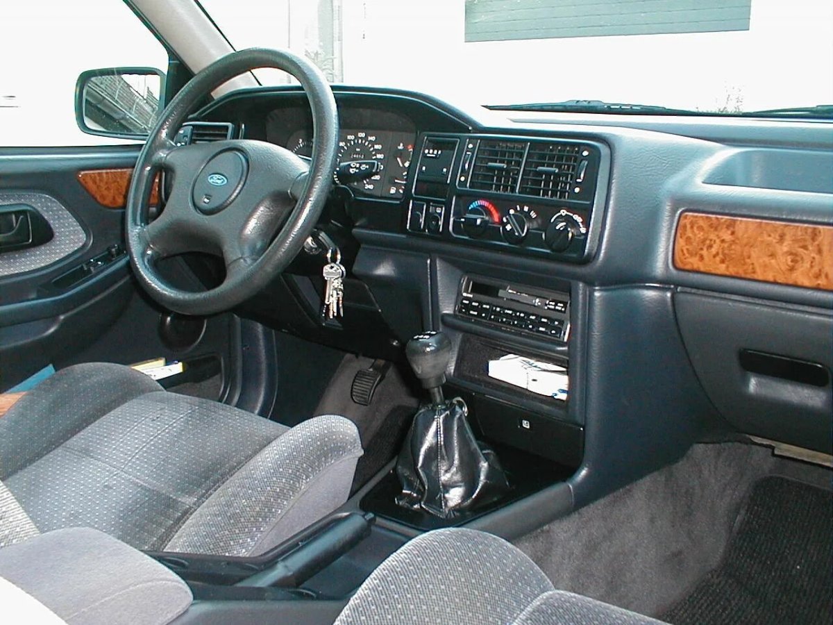 Ford Sierra 1 салон