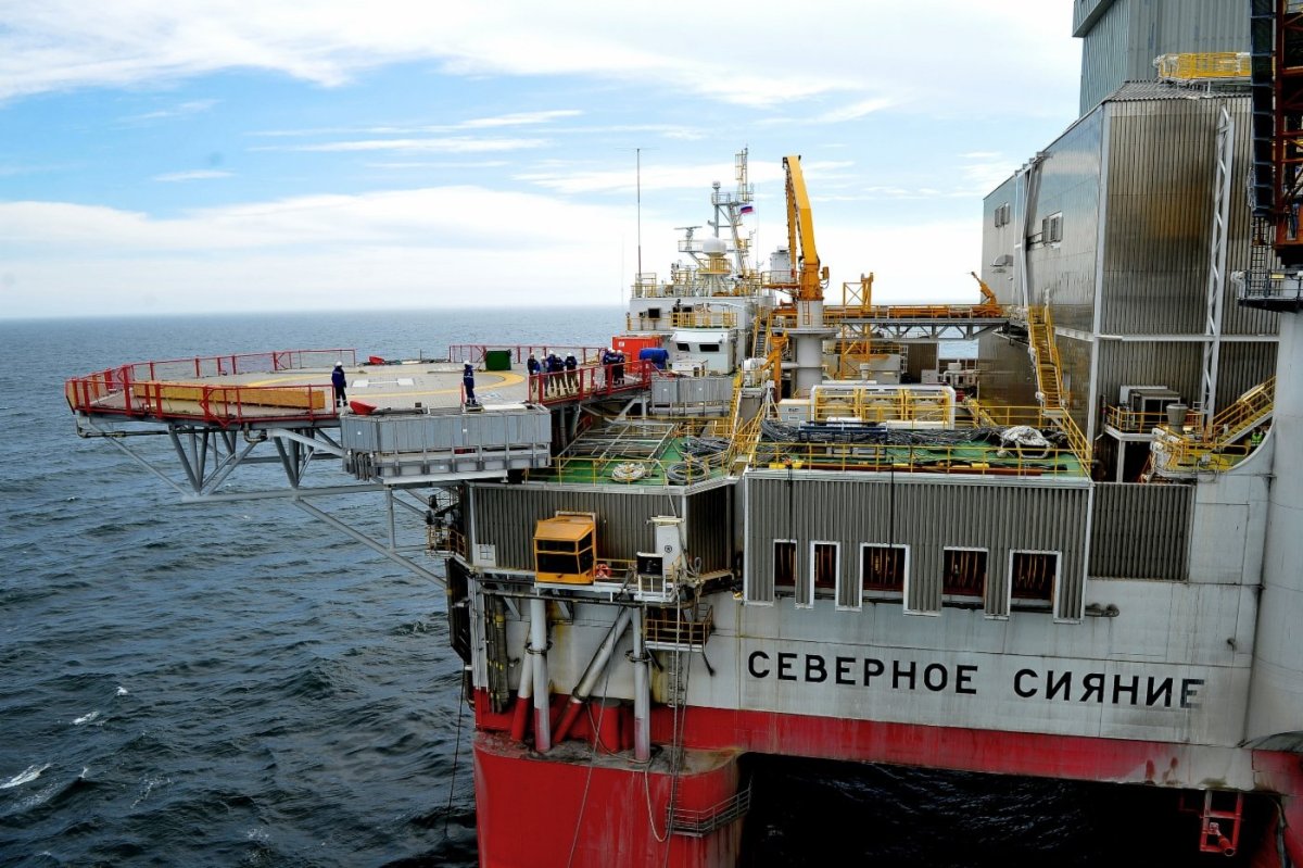 Северное сияние буровая платформа