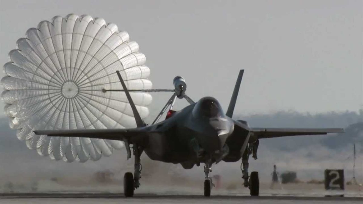Тормозной парашют самолета f 35