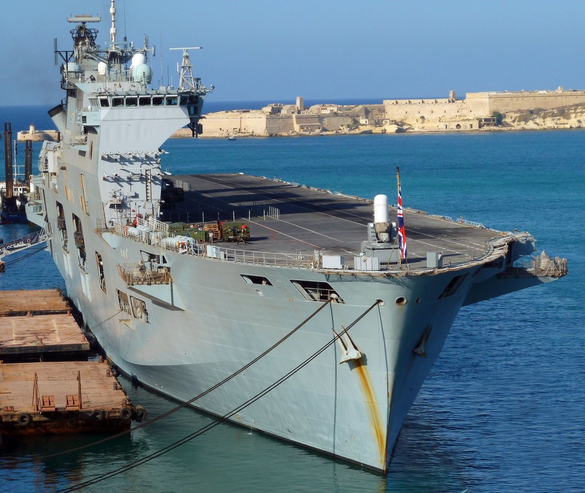 Вертолетоносец HMS Ocean