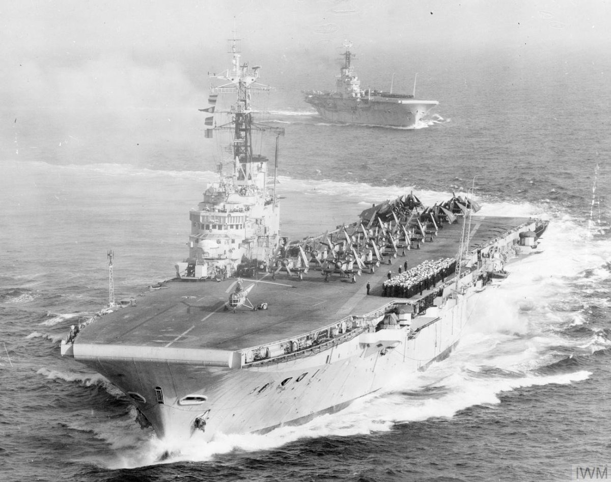 Авианосец HMS Eagle