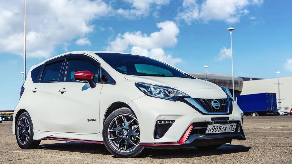 Ниссан ноут гибрид 2019 года