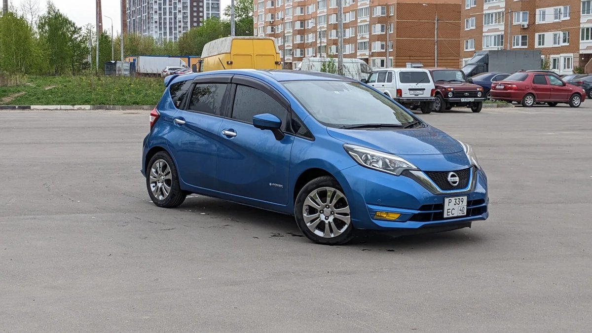 Ниссан ноут голубой