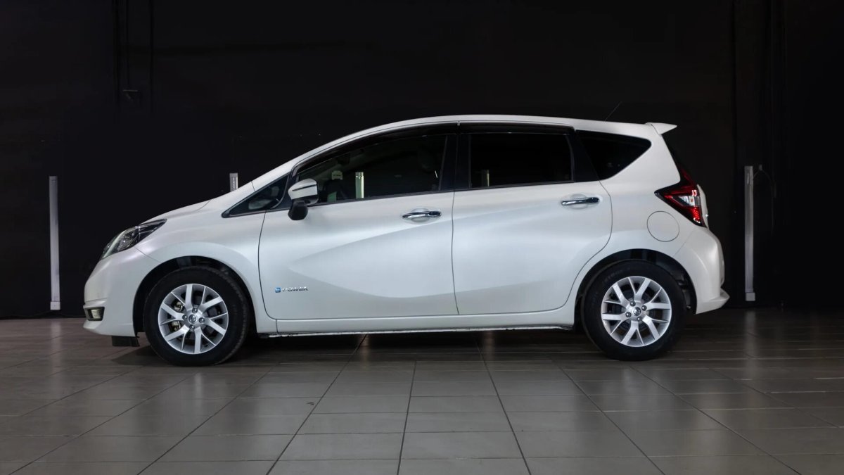 Nissan Note 2018 гибрид