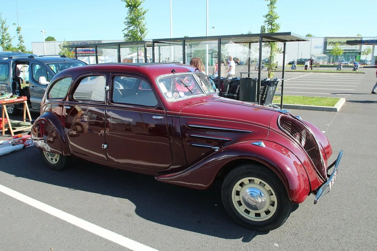 Peugeot 402 Restyling