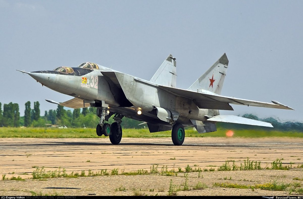 Самолет миг-25пу