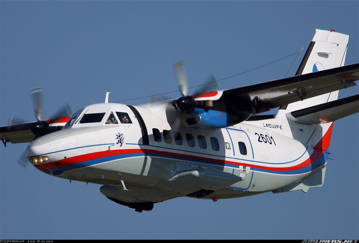 Let l-410 Turbolet самолет