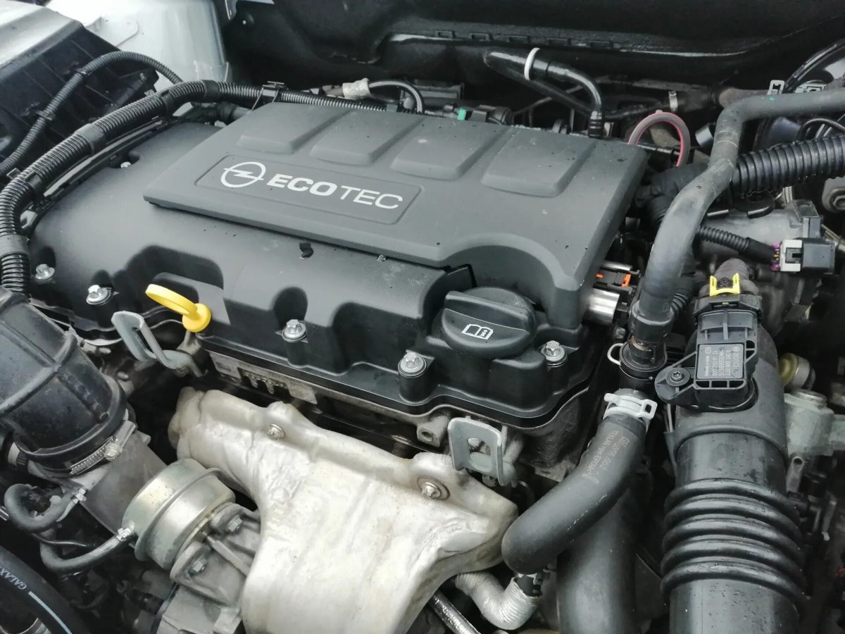 Opel Astra j GTC двигатель 1.4 Turbo